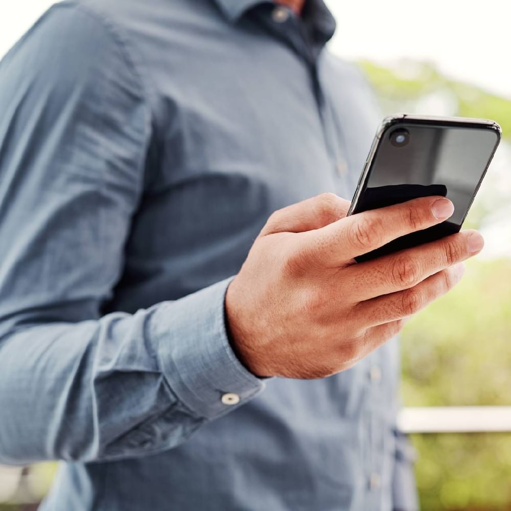 ਟ੍ਰੈਫਿਕ ਤੁਹਾਡੀ ਯਾਤਰਾ ਦਾ ਮਜ਼ਾ ਖਰਾਬ ਕਰ ਸਕਦਾ ਹੈ। ਇਸ ਲਈ ਪਲਾਨ ਬਣਾਉਣ ਤੋਂ ਪਹਿਲਾਂ, ਸਥਾਨਕ ਪ੍ਰਸ਼ਾਸਨ ਦੁਆਰਾ ਜਾਰੀ ਕੀਤੀ ਗਈ ਸਲਾਹ ਜਾਂ ਟ੍ਰੈਫਿਕ ਅਪਡੇਟਸ 'ਤੇ ਨਜ਼ਰ ਰੱਖੋ। ਕਿਉਂਕਿ ਕਈ ਵਾਰ ਮੀਂਹ, ਮੁਰੰਮਤ ਜਾਂ ਕਿਸੇ ਹੋਰ ਕਾਰਨ ਕਰਕੇ ਸੜਕਾਂ ਬੰਦ ਹੋ ਸਕਦੀਆਂ ਹਨ। ਇਸ ਲਈ ਸਫ਼ਰ ਸ਼ੁਰੂ ਕਰਨ ਤੋਂ ਪਹਿਲਾਂ, ਉਸ ਜਗ੍ਹਾ ਅਤੇ ਰਸਤੇ ਬਾਰੇ ਅਪਡੇਟਸ ਲਓ।