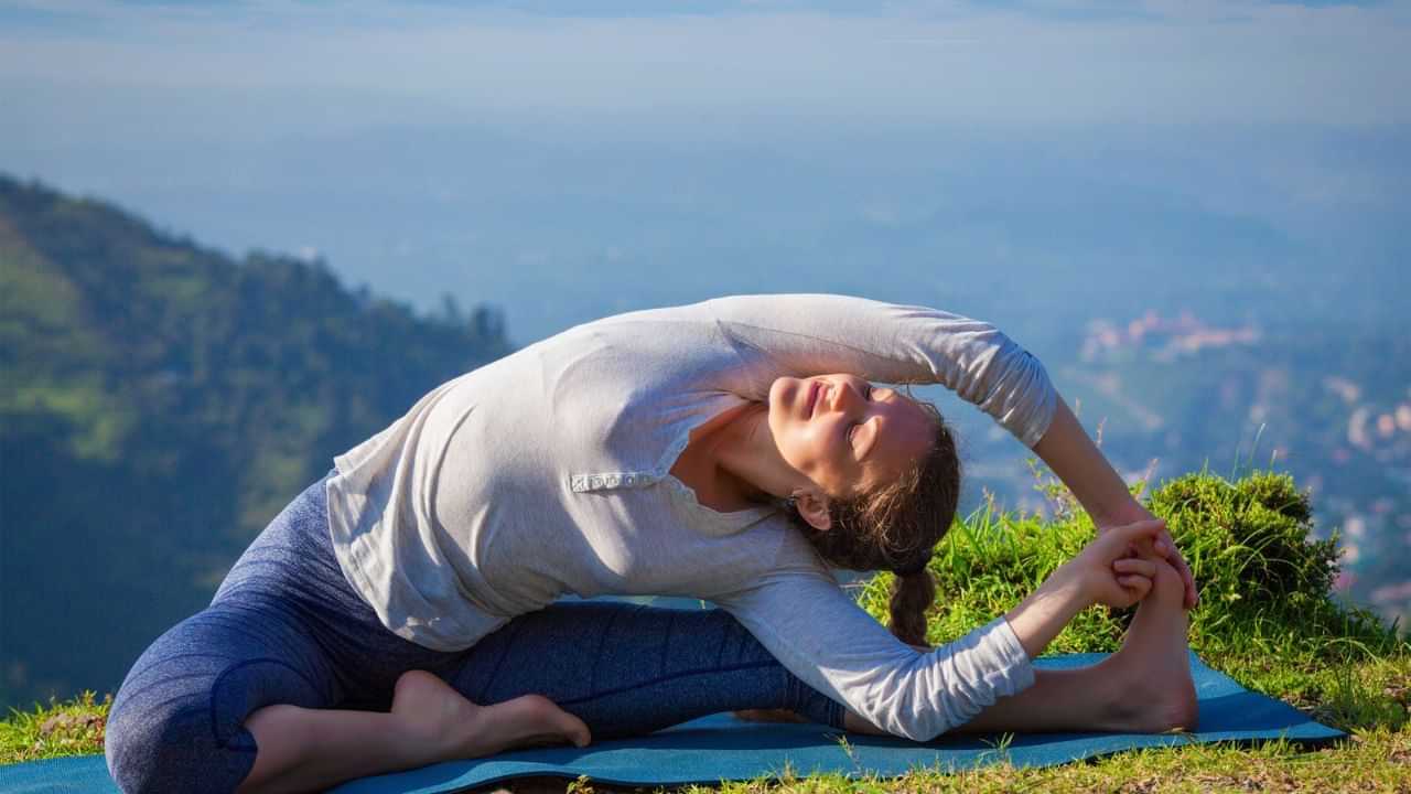 20 ਸਾਲ ਦੀ ਉਮਰ ਤੋਂ ਹੀ ਕਰਨਾ ਸ਼ੁਰੂ ਕਰ ਦਿਓ ਇਹ 5 ਯੋਗਾਸਨ, ਲੰਬੀ ਉਮਰ ਜੀਉਣ ਦਾ ਹੈ  ਰਾਜ਼