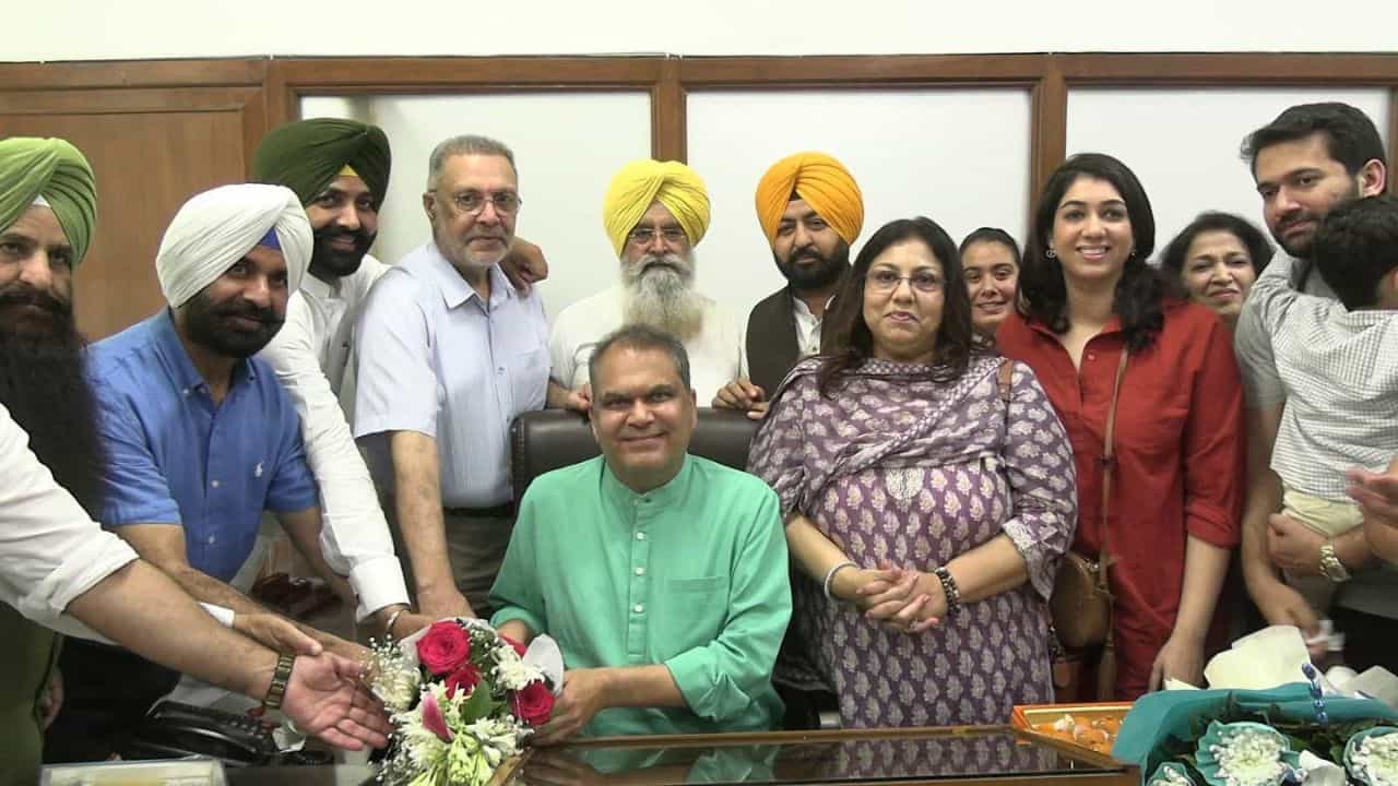 ਸੰਜੀਵ ਅਰੋੜਾ ਨੇ ਮੰਤਰੀ ਵਜੋਂ ਸੰਭਾਲਿਆ ਅਹੁਦਾ, ਬੋਲੇ- ਉਦਯੋਗਪਤੀਆਂ ਦੀ ਸਹੂਲਤ ਮੁਤਾਬਕ ਹੋਵੇਗਾ ਕੰਮ ਸੰਜੀਵ ਅਰੋੜਾ ਨੇ ਮੰਤਰੀ ਵਜੋਂ ਸੰਭਾਲਿਆ ਅਹੁਦਾ, ਬੋਲੇ- ਉਦਯੋਗਪਤੀਆਂ ਦੀ ਸਹੂਲਤ ਮੁਤਾਬਕ ਹੋਵੇਗਾ ਕੰਮ