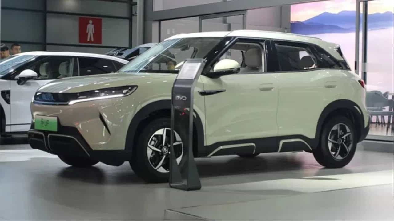 Tesla ਲਈ ਵੱਡੀ ਮੁਸੀਬਤ, BYD ਭਾਰਤ ਵਿੱਚ ਲਾਂਚ ਕਰੇਗੀ ਸਭ ਤੋਂ ਸਸਤੀ ਇਲੈਕਟ੍ਰਿਕ ਕਾਰ, ਟਾਟਾ-ਮਹਿੰਦਰਾ ਨੂੰ ਵੀ ਟੈਨਸ਼ਨ! Tesla ਲਈ ਵੱਡੀ ਮੁਸੀਬਤ, BYD ਭਾਰਤ ਵਿੱਚ ਲਾਂਚ ਕਰੇਗੀ ਸਭ ਤੋਂ ਸਸਤੀ ਇਲੈਕਟ੍ਰਿਕ ਕਾਰ, ਟਾਟਾ-ਮਹਿੰਦਰਾ ਨੂੰ ਵੀ ਟੈਨਸ਼ਨ!