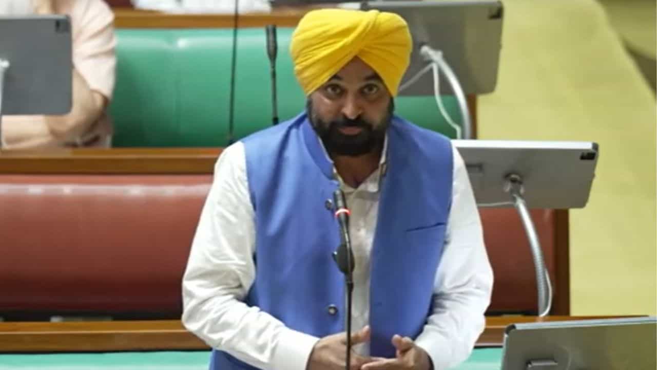 ਕੱਲ੍ਹ ਹੋਵੇਗੀ ਬੇਅਦਬੀ ਵਿਰੋਧੀ ਬਿੱਲ ਤੇ ਚਰਚਾ, ਮੰਗਲਵਾਰ ਸਵੇਰੇ ਤੱਕ ਸੈਸ਼ਨ ਮੁਲਤਵੀ ਕੱਲ੍ਹ ਹੋਵੇਗੀ ਬੇਅਦਬੀ ਵਿਰੋਧੀ ਬਿੱਲ ਤੇ ਚਰਚਾ, ਮੰਗਲਵਾਰ ਸਵੇਰੇ ਤੱਕ ਸੈਸ਼ਨ ਮੁਲਤਵੀ