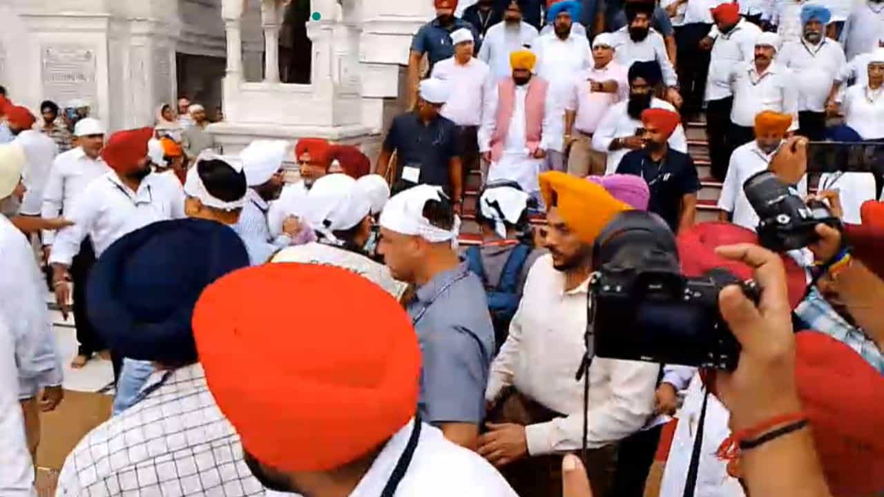 ਧਮਕੀਆਂ ਭਰੇ ਈ-ਮੇਲ ਦੇ ਆਈਪੀ ਐਡਰੈਸ ਮਿਲੇ, ਛੇਤੀ ਕਾਬੂ ਹੋਣਗੇ ਮੁਲਜ਼ਮ... ਦਰਬਾਰ ਸਾਹਿਬ ਪਹੁੰਚੇ ਸੀਐਮ ਮਾਨ ਨੇ ਲਿਆ ਸੁਰੱਖਿਆ ਪ੍ਰਬੰਧਾਂ ਦਾ ਜਾਇਜ਼ਾ ਧਮਕੀਆਂ ਭਰੇ ਈ-ਮੇਲ ਦੇ ਆਈਪੀ ਐਡਰੈਸ ਮਿਲੇ, ਛੇਤੀ ਕਾਬੂ ਹੋਣਗੇ ਮੁਲਜ਼ਮ... ਦਰਬਾਰ ਸਾਹਿਬ ਪਹੁੰਚੇ ਸੀਐਮ ਮਾਨ ਨੇ ਲਿਆ ਸੁਰੱਖਿਆ ਪ੍ਰਬੰਧਾਂ ਦਾ ਜਾਇਜ਼ਾ