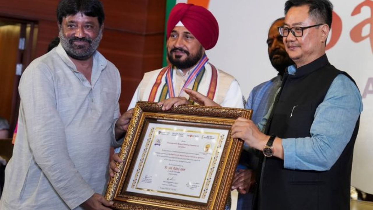 ਚਰਨਜੀਤ ਸਿੰਘ ਚੰਨੀ ਨੂੰ ਮਿਲਿਆ 'ਸੰਸਦ ਰਤਨ ਐਵਾਰਡ', ਜਲੰਧਰ ਦੇ ਲੋਕਾਂ ਦਾ ਕੀਤਾ ਧੰਨਵਾਦ