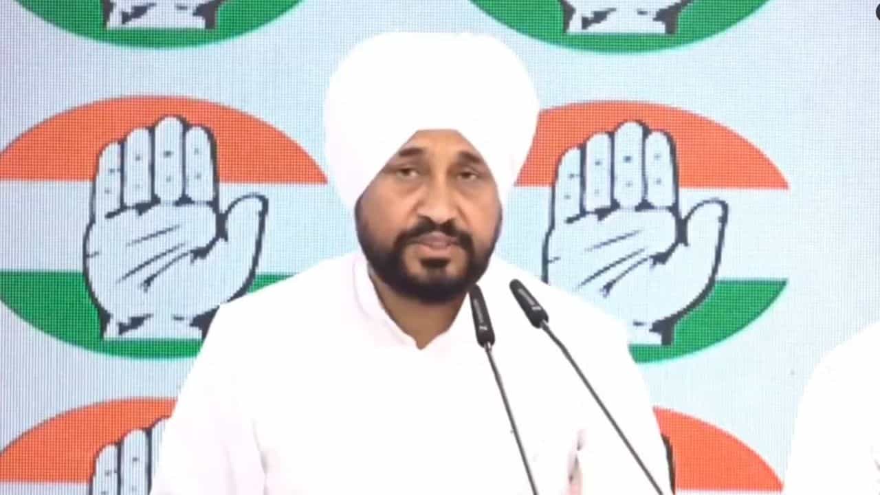 ਚਰਨਜੀਤ ਚੰਨੀ ਨੂੰ HC ਤੋਂ ਰਾਹਤ, ਲੋਕ ਸਭਾ ਮੈਂਬਰਸ਼ਿਪ ਰੱਦ ਕਰਨ ਦੀ ਮੰਗ ਕਰਨ ਵਾਲੀ ਪਟੀਸ਼ਨ ਖਾਰਜ਼ ਚਰਨਜੀਤ ਚੰਨੀ ਨੂੰ HC ਤੋਂ ਰਾਹਤ, ਲੋਕ ਸਭਾ ਮੈਂਬਰਸ਼ਿਪ ਰੱਦ ਕਰਨ ਦੀ ਮੰਗ ਕਰਨ ਵਾਲੀ ਪਟੀਸ਼ਨ ਖਾਰਜ਼