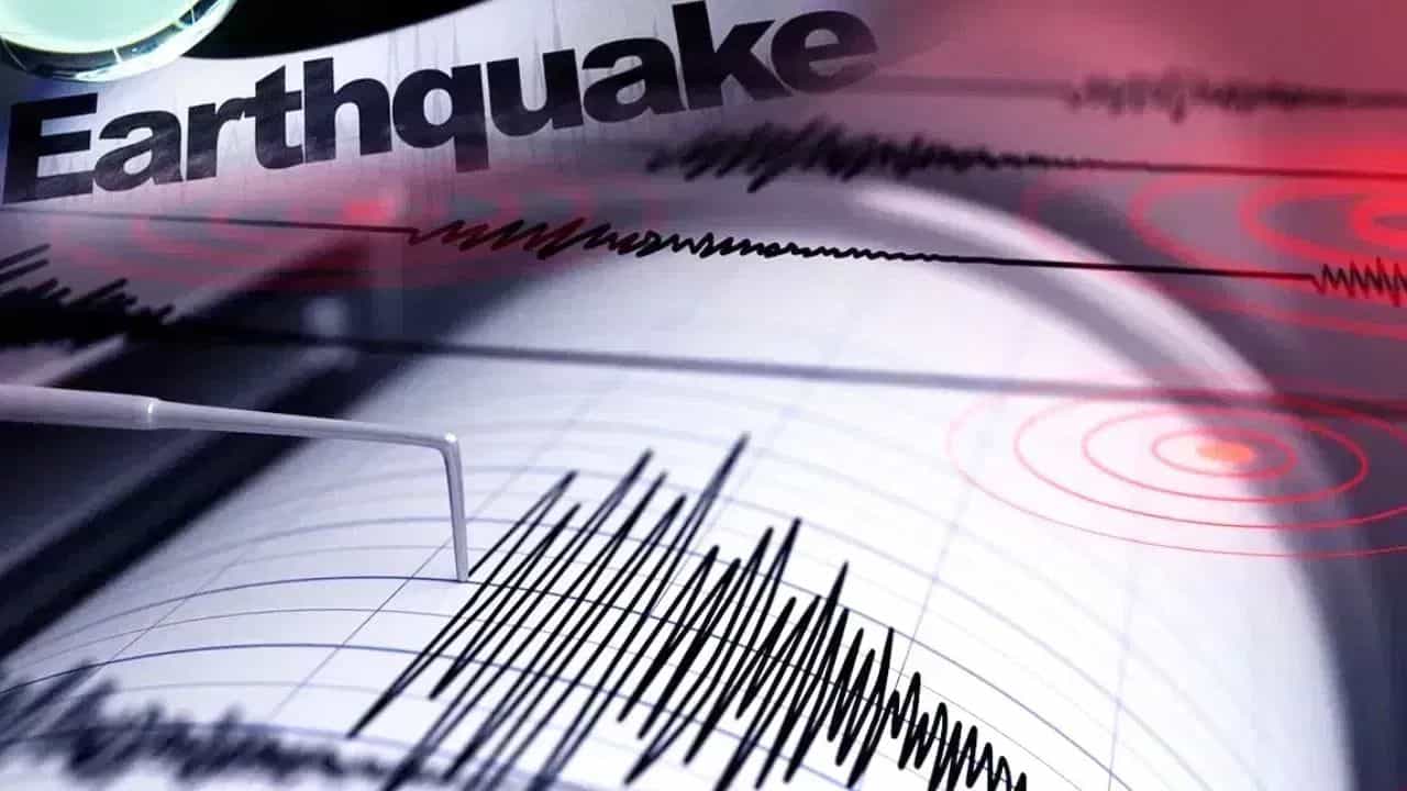 Earthquake in Delhi: ਦਿੱਲੀ ਵਿੱਚ ਲਗਾਤਾਰ ਦੂਜੇ ਦਿਨ ਵੀ ਹਿੱਲੀ ਧਰਤੀ, ਭੂਚਾਲ ਦੇ ਝਟਕਿਆਂ ਨਾਲ ਡਰੇ ਲੋਕ Earthquake in Delhi: ਦਿੱਲੀ ਵਿੱਚ ਲਗਾਤਾਰ ਦੂਜੇ ਦਿਨ ਵੀ ਹਿੱਲੀ ਧਰਤੀ, ਭੂਚਾਲ ਦੇ ਝਟਕਿਆਂ ਨਾਲ ਡਰੇ ਲੋਕ