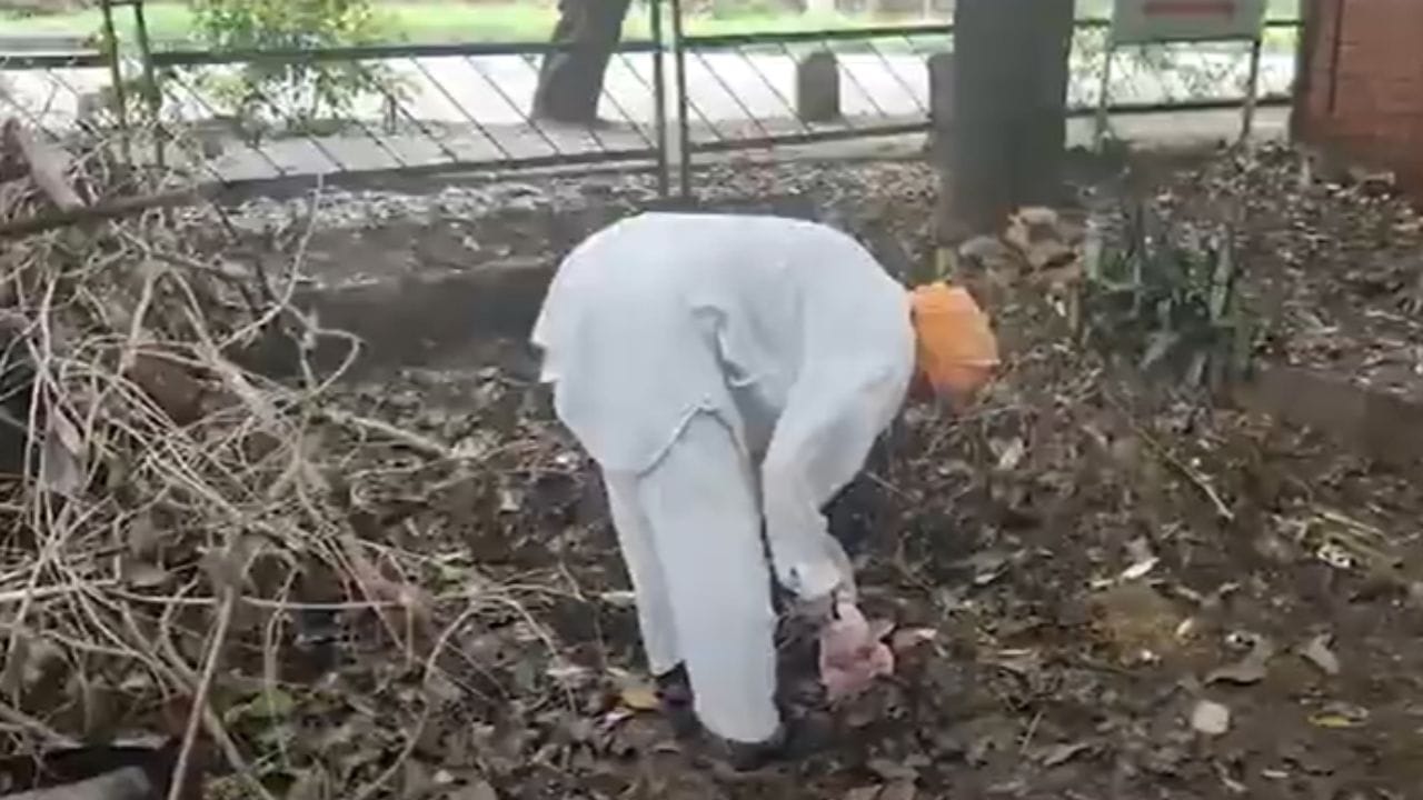 88 ਸਾਲ ਦੀ ਉਮਰ 'ਚ ਚੰਡੀਗੜ੍ਹ ਦੀਆਂ ਗਲੀਆਂ ਸਾਫ਼ ਕਰ ਰਹੇ ਹਨ ਸਾਬਕਾ IPS ਇੰਦਰਜੀਤ ਐਸ ਸਿੱਧੂ