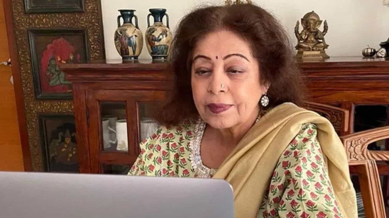 ਚੰਡੀਗੜ੍ਹ ਦੇ ਸਾਬਕਾ MP ਕਿਰਨ ਖੇਰ ਨੂੰ 13 ਲੱਖ ਰੁਪਏ ਦਾ ਨੋਟਿਸ, ਸਰਕਾਰੀ ਘਰ ਦੀ ਨਹੀਂ ਭਰੀ ਸੀ ਫੀਸ; ਲੱਗੇਗਾ 12 ਫੀਸਦ ਵਿਆਜ ਚੰਡੀਗੜ੍ਹ ਦੇ ਸਾਬਕਾ MP ਕਿਰਨ ਖੇਰ ਨੂੰ 13 ਲੱਖ ਰੁਪਏ ਦਾ ਨੋਟਿਸ, ਸਰਕਾਰੀ ਘਰ ਦੀ ਨਹੀਂ ਭਰੀ ਸੀ ਫੀਸ; ਲੱਗੇਗਾ 12 ਫੀਸਦ ਵਿਆਜ