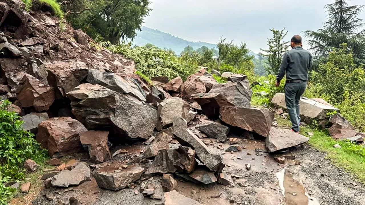 ਹਿਮਾਚਲ ਪ੍ਰਦੇਸ਼ ਵਿੱਚ ਭਾਰੀ ਮੀਂਹ ਤੇ ਬਦਲ ਫੱਟਣ ਕਾਰਨ ਤਬਾਹੀ, ਸਕੂਲ- ਕਾਲਜ ਬੰਦ, ਰੈੱਡ ਅਲਰਟ ਜਾਰੀ