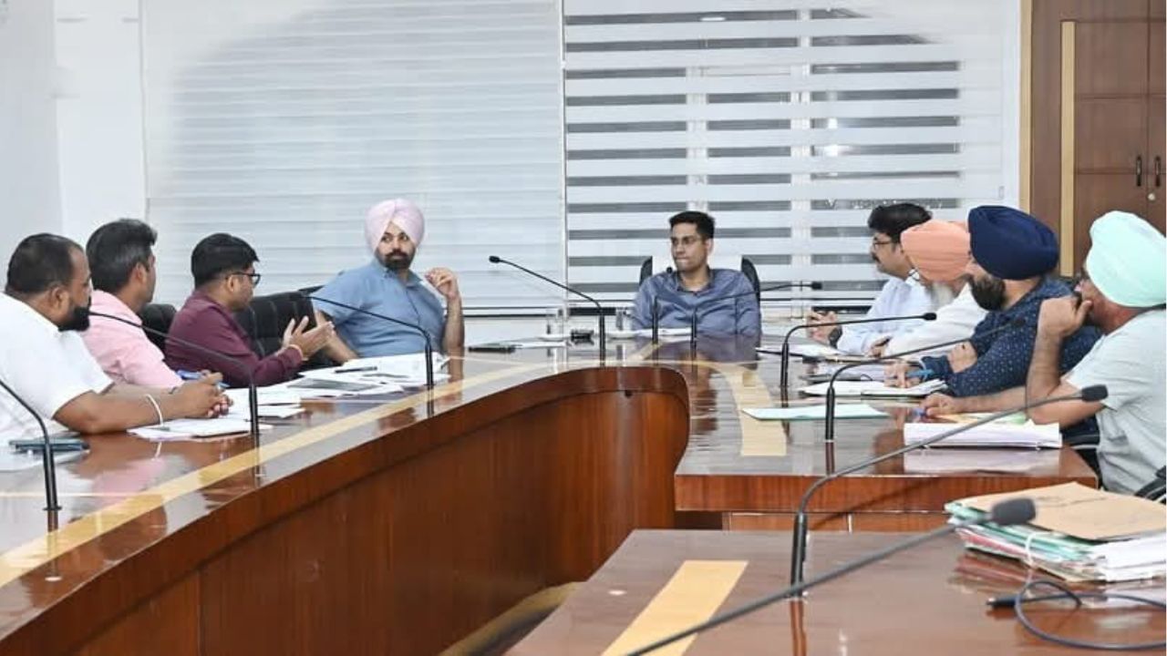 ਲੁਧਿਆਣਾ ‘ਚ ਬਿਲਡਿੰਗ ਇੰਸਪੈਕਟਰ ਮੁਅੱਤਲ, ਗੈਰ-ਕਾਨੂੰਨੀ ਉਸਾਰੀਆਂ ਨੂੰ ਰੋਕਣ ‘ਚ ਅਸਫਲ ਰਹਿਣ ‘ਤੇ ਕਾਰਵਾਈ