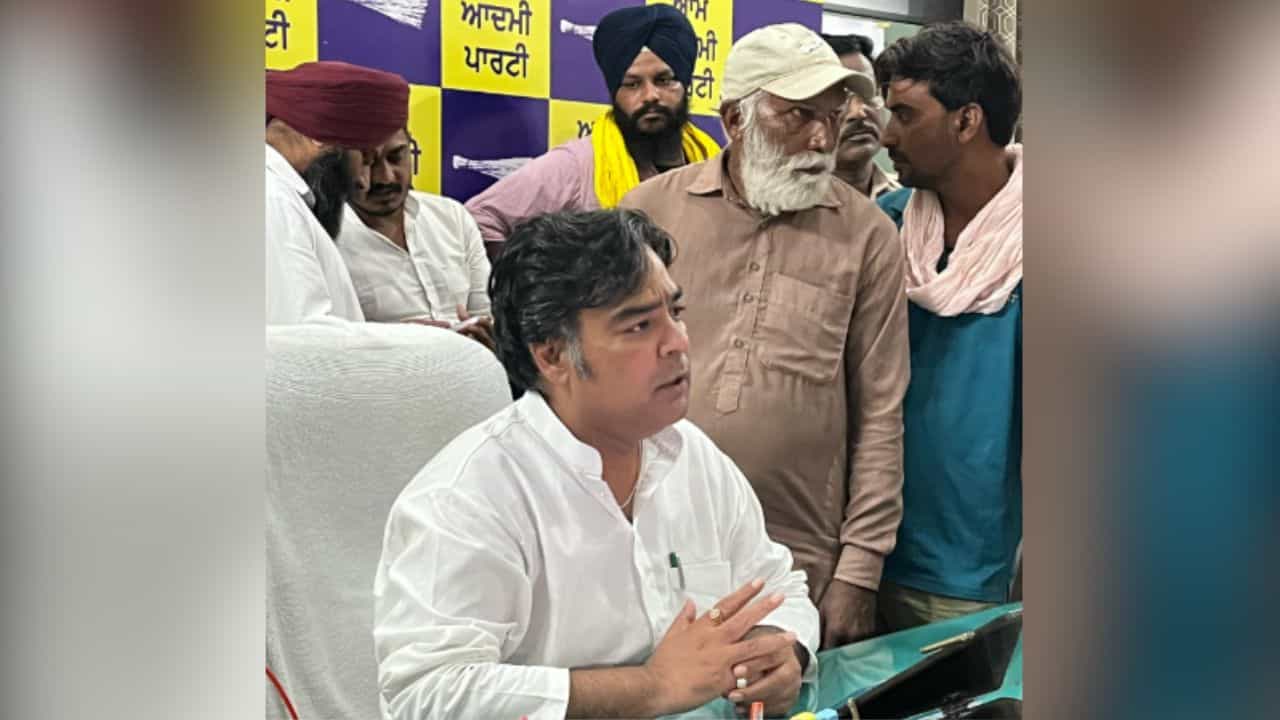 ਇਲਜ਼ਾਮ ਸਾਬਤ ਕਰੋ ਨਹੀਂ ਤਾਂ ਮੰਗੋ ਮਾਫੀ, MLA ਗੋਲਡੀ ਮੁਸਾਫਿਰ ਦੀ ਸੁਨੀਲ ਨੂੰ ਚੁਣੌਤੀ ਇਲਜ਼ਾਮ ਸਾਬਤ ਕਰੋ ਨਹੀਂ ਤਾਂ ਮੰਗੋ ਮਾਫੀ, MLA ਗੋਲਡੀ ਮੁਸਾਫਿਰ ਦੀ ਸੁਨੀਲ ਨੂੰ ਚੁਣੌਤੀ