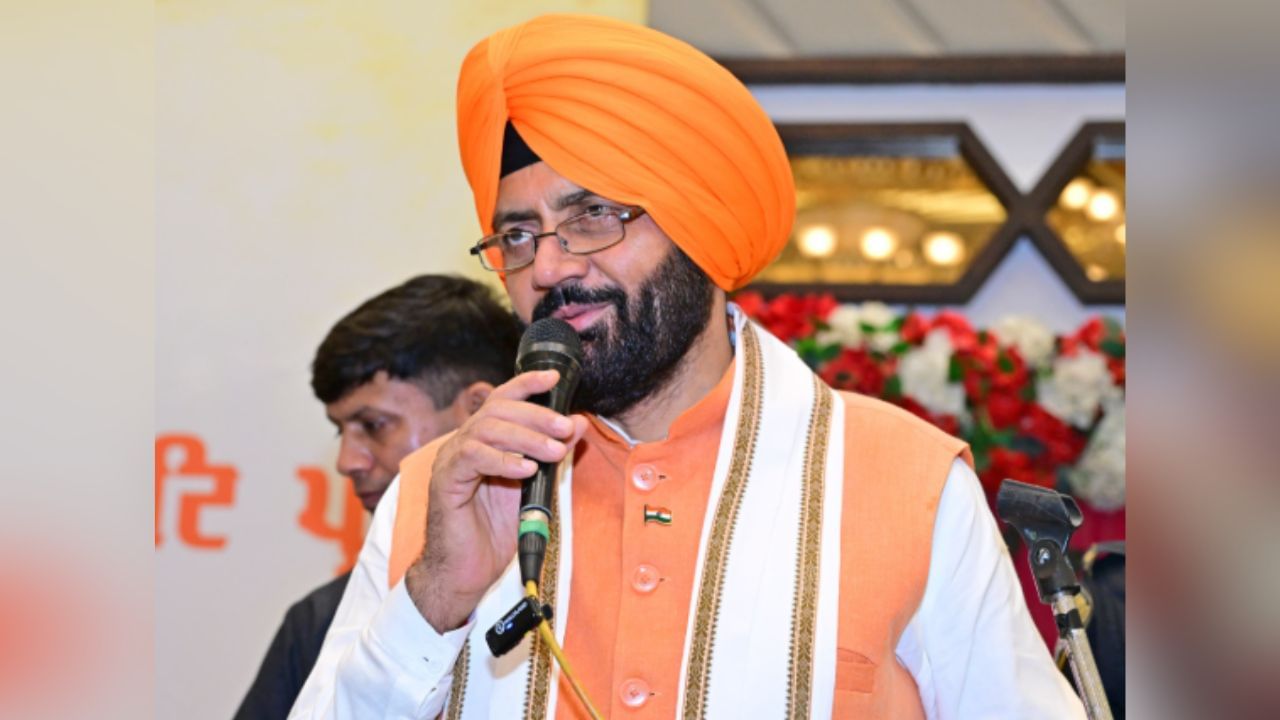 ਸੁਨਾਮ ਪਹੁੰਚੇ ਹਰਿਆਣਾ CM ਨਾਇਬ ਸੈਨੀ, ਸ਼ਹੀਦ ਊਧਮ ਸਿੰਘ ਨੂੰ ਕੀਤਾ ਯਾਦ ਸੁਨਾਮ ਪਹੁੰਚੇ ਹਰਿਆਣਾ CM ਨਾਇਬ ਸੈਨੀ, ਸ਼ਹੀਦ ਊਧਮ ਸਿੰਘ ਨੂੰ ਕੀਤਾ ਯਾਦ