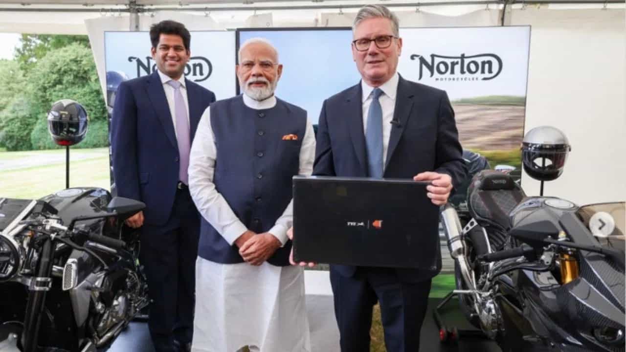 ਯੂਕੇ ਵਿੱਚ ਜਿਸ ਬਾਈਕ ਨਾਲ ਦਿਖੇ ਪੀਐਮ ਮੋਦੀ, ਭਾਰਤ ਨਾਲ ਹੈ ਉਸਦਾ ਡੂੰਘਾ ਰਿਸ਼ਤਾ ਯੂਕੇ ਵਿੱਚ ਜਿਸ ਬਾਈਕ ਨਾਲ ਦਿਖੇ ਪੀਐਮ ਮੋਦੀ, ਭਾਰਤ ਨਾਲ ਹੈ ਉਸਦਾ ਡੂੰਘਾ ਰਿਸ਼ਤਾ