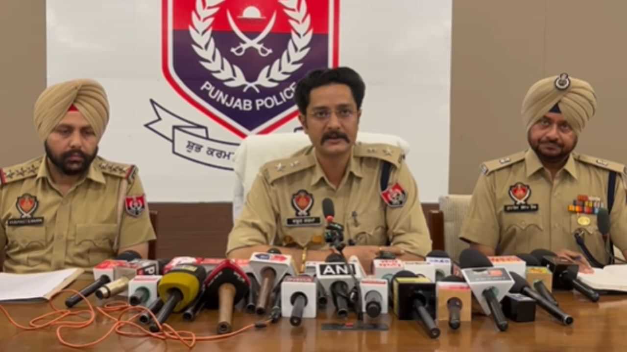 ਪਟਿਆਲਾ ਚ ਪਾਕਿਸਤਾਨ ਵੱਲੋਂ ਚਲਾਇਆ ਜਾ ਰਿਹਾ ਹਨੀ ਟ੍ਰੈਪ, ਨੌਜਵਾਨ ਗ੍ਰਿਫ਼ਤਾਰ ਪਟਿਆਲਾ ਚ ਪਾਕਿਸਤਾਨ ਵੱਲੋਂ ਚਲਾਇਆ ਜਾ ਰਿਹਾ ਹਨੀ ਟ੍ਰੈਪ, ਨੌਜਵਾਨ ਗ੍ਰਿਫ਼ਤਾਰ