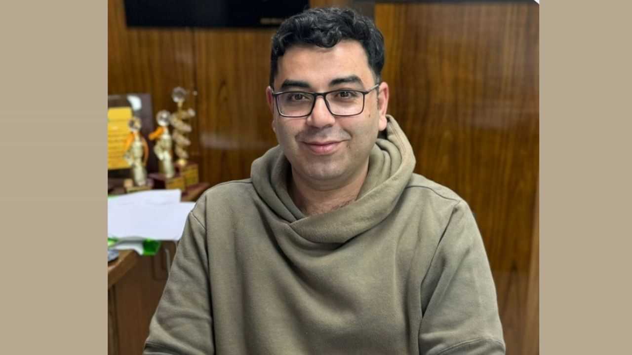 ਬਹੁ-ਕਰੋੜੀ ਬੈਂਕ ਘੁਟਾਲੇ ਦਾ ਮੁਲਜ਼ਮ ਅਮਿਤ ਢੀਂਗਰਾ ਗ੍ਰਿਫ਼ਤਾਰ, ਖਾਤਿਆਂ ਵਿੱਚ ਕੀਤੀ ਸਨ ਬੇਨਿਯਮੀਆਂ ਬਹੁ-ਕਰੋੜੀ ਬੈਂਕ ਘੁਟਾਲੇ ਦਾ ਮੁਲਜ਼ਮ ਅਮਿਤ ਢੀਂਗਰਾ ਗ੍ਰਿਫ਼ਤਾਰ, ਖਾਤਿਆਂ ਵਿੱਚ ਕੀਤੀ ਸਨ ਬੇਨਿਯਮੀਆਂ