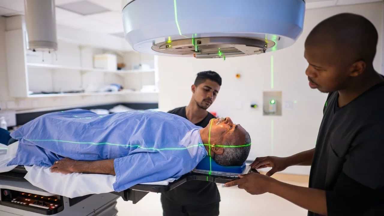 ਦੇਸ਼ ਵਿੱਚ ਸਿਰਫ਼ 28.5% ਕੈਂਸਰ ਮਰੀਜਾਂ ਨੂੰ ਹੀ ਮਿਲ ਰਹੀ ਰੇਡੀਓਥੈਰੇਪੀ, ਇਹ ਹਨ ਕਾਰਨ ਦੇਸ਼ ਵਿੱਚ ਸਿਰਫ਼ 28.5% ਕੈਂਸਰ ਮਰੀਜਾਂ ਨੂੰ ਹੀ ਮਿਲ ਰਹੀ ਰੇਡੀਓਥੈਰੇਪੀ, ਇਹ ਹਨ ਕਾਰਨ