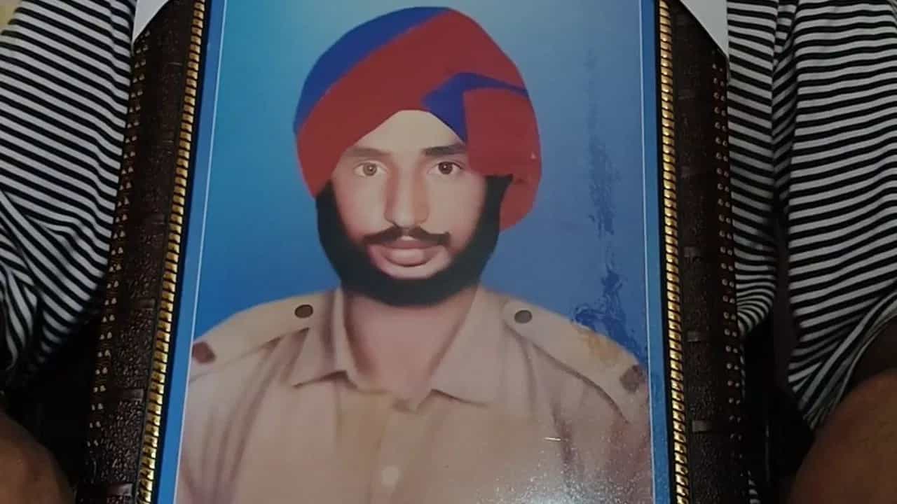 ਇਨਸਾਫ਼ ਅਜੇ ਵੀ ਅਧੂਰਾ, 1993 ਫਰਜ਼ੀ ਮੁਕਾਬਲੇ ਦੇ ਪੀੜਤ ਪਰਿਵਾਰ ਸੁਣਾਈ ਦਾਸਤਾਂ ਇਨਸਾਫ਼ ਅਜੇ ਵੀ ਅਧੂਰਾ, 1993 ਫਰਜ਼ੀ ਮੁਕਾਬਲੇ ਦੇ ਪੀੜਤ ਪਰਿਵਾਰ ਸੁਣਾਈ ਦਾਸਤਾਂ