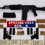 ISI ਨਾਲ ਜੁੜੇ ਗਿਰੋਹ ਦੇ 5 ਮੈਂਬਰ ਗ੍ਰਿਫ਼ਤਾਰ, AK ਰਾਈਫਲ-Glock ਪਿਸਤੌਲ ਤੇ ਨਕਦੀ ਬਰਾਮਦ, ਜੱਗੂ ਭਗਵਾਨਪੁਰੀਆ ਦੇ ਸਾਥੀ ਕੋਲ ਜਾਣੀ ਸੀ ਖੇਪ ISI ਨਾਲ ਜੁੜੇ ਗਿਰੋਹ ਦੇ 5 ਮੈਂਬਰ ਗ੍ਰਿਫ਼ਤਾਰ, AK ਰਾਈਫਲ-Glock ਪਿਸਤੌਲ ਤੇ ਨਕਦੀ ਬਰਾਮਦ, ਜੱਗੂ ਭਗਵਾਨਪੁਰੀਆ ਦੇ ਸਾਥੀ ਕੋਲ ਜਾਣੀ ਸੀ ਖੇਪ