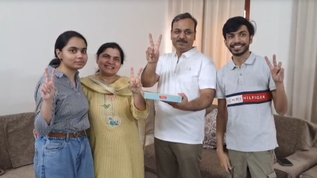 Ludhiana Annia Zain became the cuet-ug topper, happy environment in the family. Ludhiana Ananya JainL India Rank 1 Cuet Ug Topper - Tv9