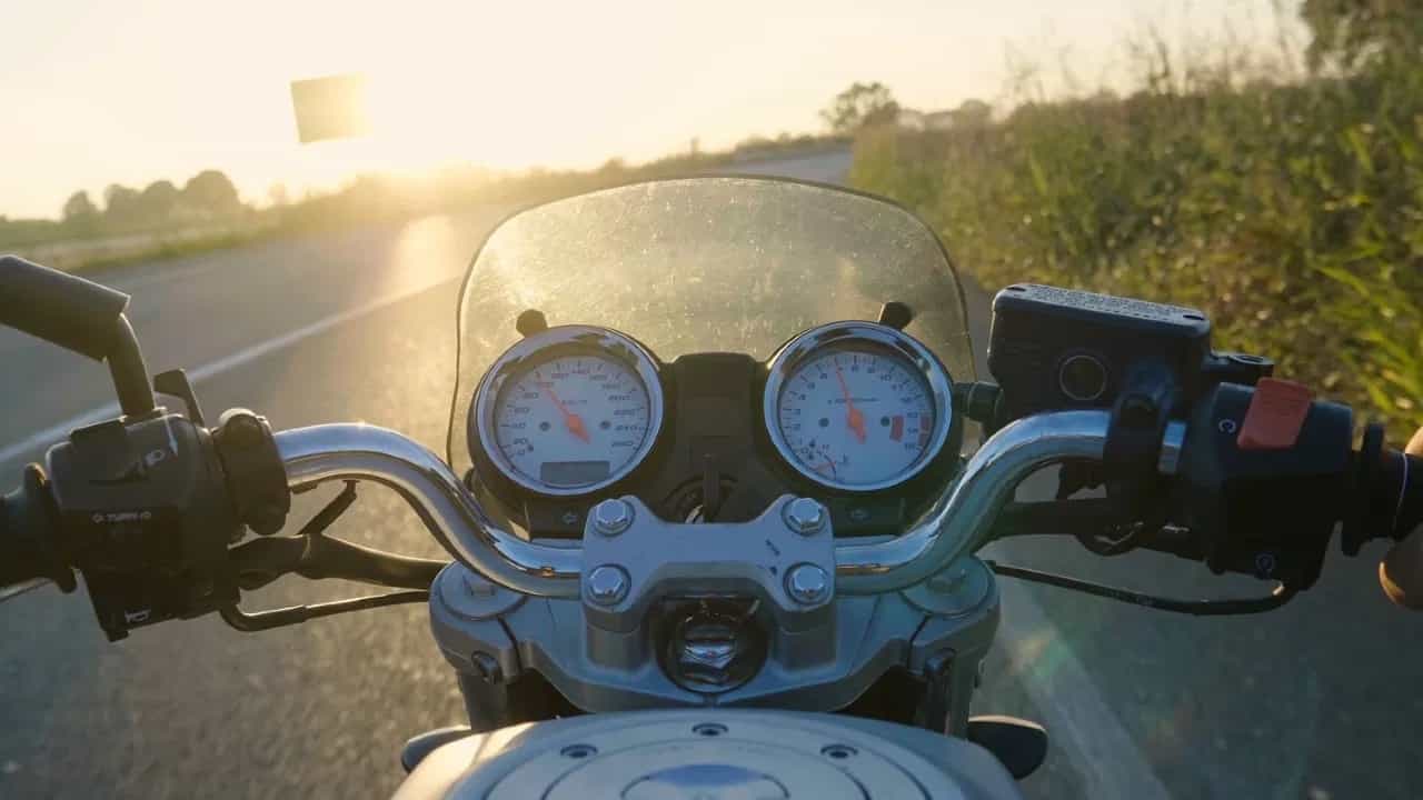 ਬਾਈਕ ਦਾ ਪੈਟਰੋਲ ਖਤਮ ਹੋ ਜਾਵੇ ਤਾਂ ਕੀ ਕਰੀਏ? ਇਹ 3 ਉਪਾਅ ਮੁਸੀਬਤ ਤੋਂ ਕੱਢਣਗੇ ਬਾਹਰ ਬਾਈਕ ਦਾ ਪੈਟਰੋਲ ਖਤਮ ਹੋ ਜਾਵੇ ਤਾਂ ਕੀ ਕਰੀਏ? ਇਹ 3 ਉਪਾਅ ਮੁਸੀਬਤ ਤੋਂ ਕੱਢਣਗੇ ਬਾਹਰ