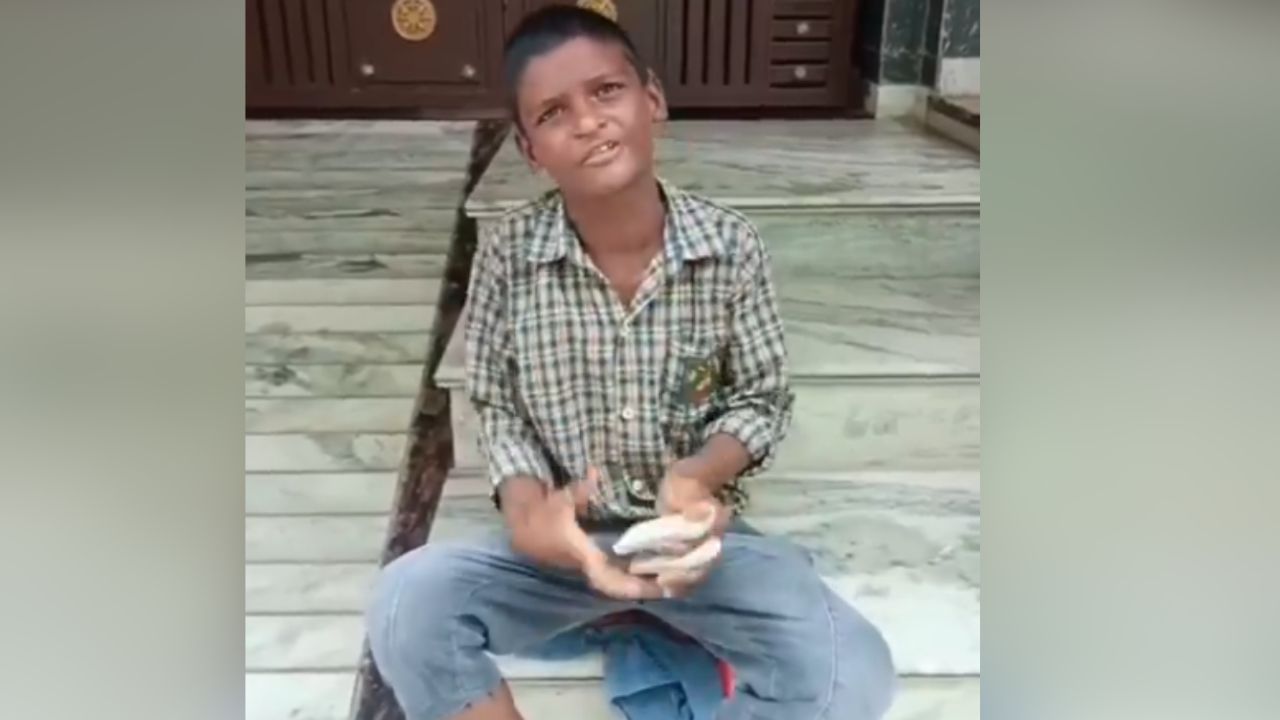 Viral: ਮੁੰਡਾ ਤਾਂ ਰਾਜੂ ਨਾਲੋਂ ਵੀ Pro ਨਿਕਲਿਆ! ਮੁੰਡੇ ਨੇ ਪੱਥਰ ਵਜਾ ਕੇ ਗਾਇਆ ਗੀਤ, ਲੋਕ ਬੋਲੇ – Remix Version
