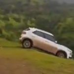 Car Stunt: ਸਟੰਟ ਦਾ ਕਹਿਰ: 300 ਫੁੱਟ ਡੂੰਘੀ ਖੱਡ ਵਿੱਚ ਡਿੱਗੀ ਕਾਰ, ਨੌਜਵਾਨ ਦੀ ਹਾਲਤ ਗੰਭੀਰ Car Stunt: ਸਟੰਟ ਦਾ ਕਹਿਰ: 300 ਫੁੱਟ ਡੂੰਘੀ ਖੱਡ ਵਿੱਚ ਡਿੱਗੀ ਕਾਰ, ਨੌਜਵਾਨ ਦੀ ਹਾਲਤ ਗੰਭੀਰ