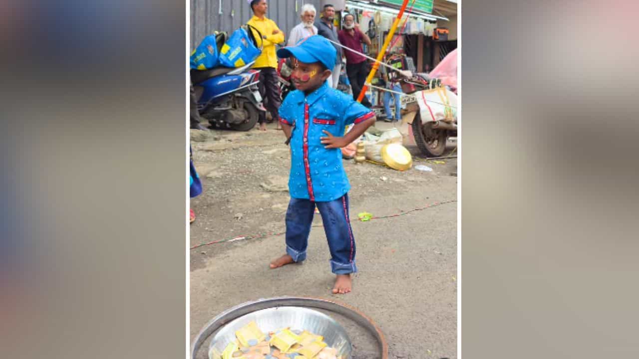 Viral: ਖੇਡਣ ਦੀ ਉਮਰ ਵਿੱਚ ਪੇਟ ਲਈ ਕਰ ਰਿਹਾ ਸੰਘਰਸ਼, ਮਾਸੂਮ ਬੱਚੇ ਦੀ ਇਹ ਵੀਡੀਓ ਦੇਖ ਲੋਕ ਹੋਏ ਭਾਵੁਕ