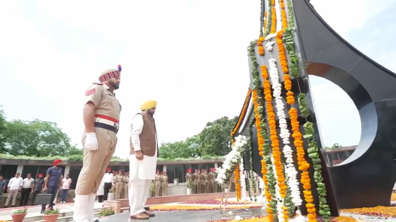 ਕਾਰਗਿਲ ਵਿਜੇ ਦਿਵਸ ਦੀ 26ਵੀਂ ਵਰ੍ਹੇਗੰਢ, CM ਮਾਨ ਨੇ ਸੈਨਿਕਾਂ ਦੀ ਬਹਾਦਰੀ ਤੇ ਕੁਰਬਾਨੀ ਨੂੰ ਕੀਤਾ ਸਲਾਮ