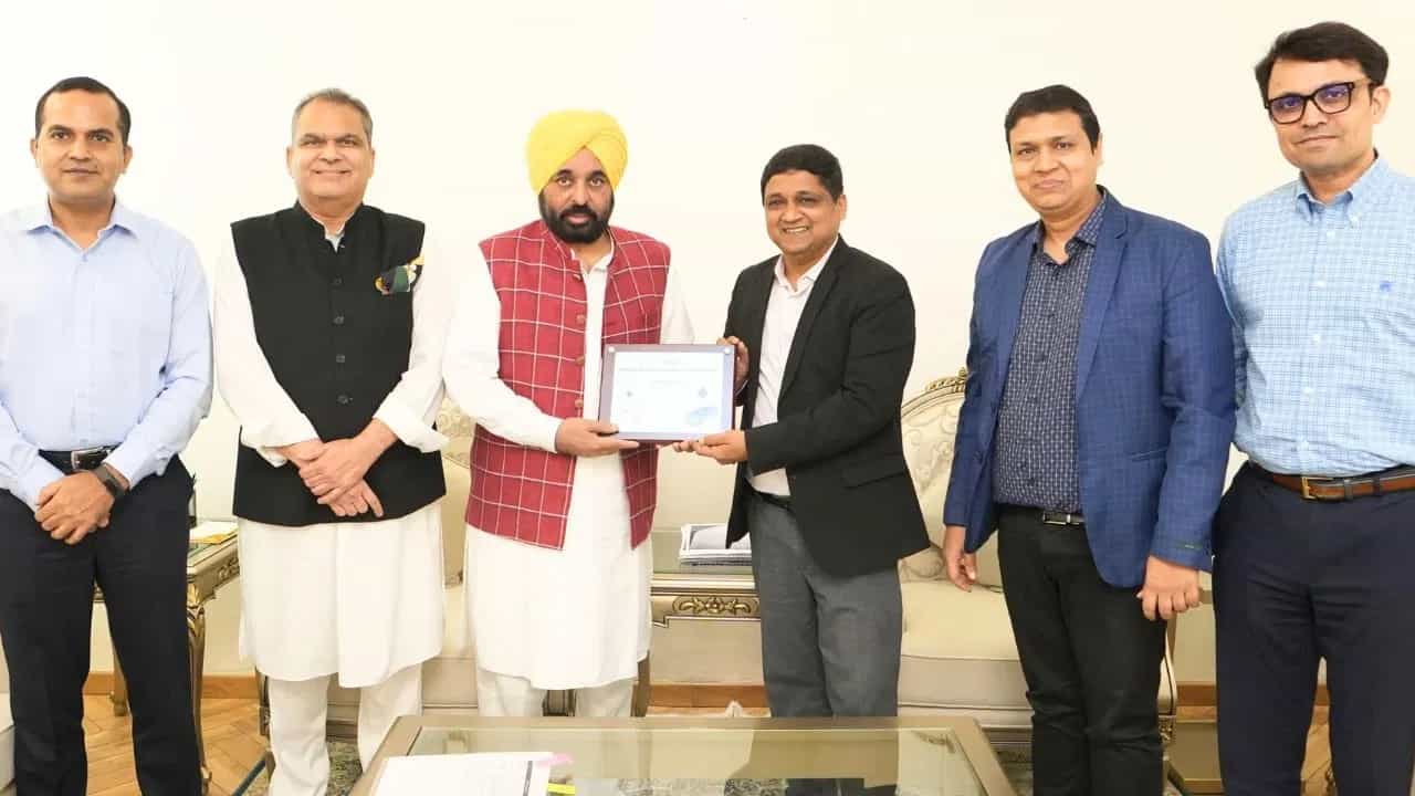 ਦੇਸ਼ ਦਾ ਸੈਮੀਕੰਡਕਟਰ ਹੱਬ ਬਣੇਗਾ ਪੰਜਾਬ, ਮੁੱਖ ਮੰਤਰੀ ਭਗਵੰਤ ਮਾਨ ਨੇ ਕੀਤਾ ਵੱਡਾ ਐਲਾਨ ਦੇਸ਼ ਦਾ ਸੈਮੀਕੰਡਕਟਰ ਹੱਬ ਬਣੇਗਾ ਪੰਜਾਬ, ਮੁੱਖ ਮੰਤਰੀ ਭਗਵੰਤ ਮਾਨ ਨੇ ਕੀਤਾ ਵੱਡਾ ਐਲਾਨ