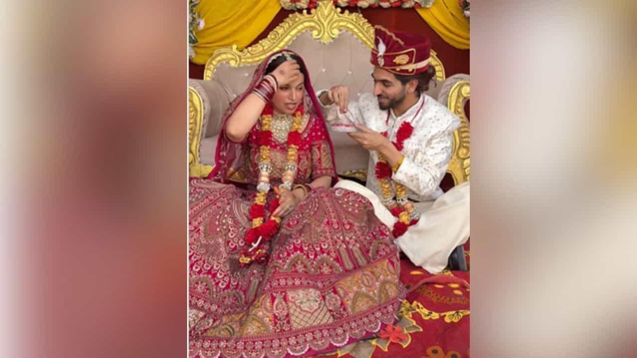 Viral Video: ਲਾੜੀ ਦੀ ਮਾਂਗ ਭਰ ਰਿਹਾ ਸੀ ਲਾੜਾ, ਪਰ ਕੁੜੀ ਨੇ ਦਿੱਤੀ ਚੇਤਾਵਨੀ ਅੱਗੇ ਉਹੀ ਹੋਇਆ ਜਿਸਦਾ ਡਰ ਸੀ Viral Video: ਲਾੜੀ ਦੀ ਮਾਂਗ ਭਰ ਰਿਹਾ ਸੀ ਲਾੜਾ, ਪਰ ਕੁੜੀ ਨੇ ਦਿੱਤੀ ਚੇਤਾਵਨੀ ਅੱਗੇ ਉਹੀ ਹੋਇਆ ਜਿਸਦਾ ਡਰ ਸੀ