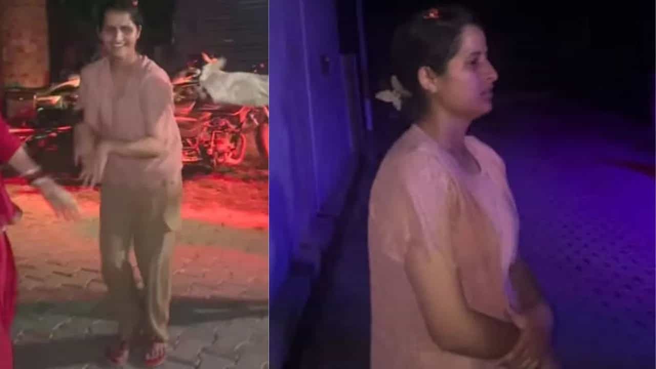 Viral Video: ਬਸ ਬੁਲਾਵੇ ਦੀ ਦੇਰ ਸੀ... ਸਾਈਡ ਤੇ ਖੜ੍ਹੀ ਕੁੜੀ ਨੂੰ ਮਿਲੀ ਸਪੋਰਟ ਤਾਂ ਦਿੱਤੀ ਧਮਾਕੇਦਾਰ ਪਰਫਾਰਮੈਂਸ Viral Video: ਬਸ ਬੁਲਾਵੇ ਦੀ ਦੇਰ ਸੀ... ਸਾਈਡ ਤੇ ਖੜ੍ਹੀ ਕੁੜੀ ਨੂੰ ਮਿਲੀ ਸਪੋਰਟ ਤਾਂ ਦਿੱਤੀ ਧਮਾਕੇਦਾਰ ਪਰਫਾਰਮੈਂਸ