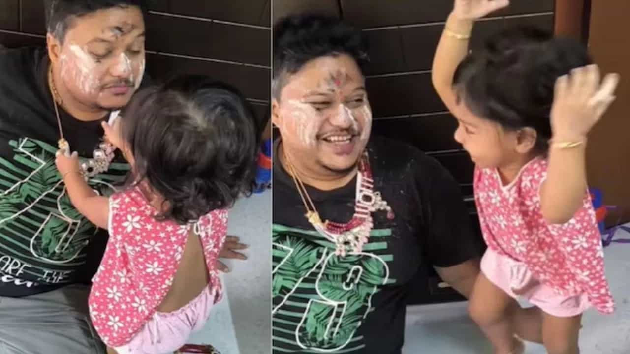 Viral Video: ਲਾਡਲੀ ਧੀ ਨੇ ਮੇਕਅੱਪ ਕਰਕੇ ਪਾਪਾ ਨੂੰ ਬਣਾਇਆ ਭੂਤ, ਅੰਤ ਵਿੱਚ ਹੋਇਆ ਕੁਝ ਸ਼ੀ ਨਾਲ ਉੱਛਲ ਗਈ ਬੇਟੀ