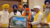 ਰਾਜਪਾਲ ਅਨੰਦਪੁਰ ਸਾਹਿਬ ਹੋਏ ਨਤਮਸਤਕ, ਜਥੇਦਾਰ ਨੇ ਗੰਭੀਰ ਮੁੱਦਿਆ 'ਤੇ ਕੀਤੀ ਚਰਚਾ ਰਾਜਪਾਲ ਅਨੰਦਪੁਰ ਸਾਹਿਬ ਹੋਏ ਨਤਮਸਤਕ, ਜਥੇਦਾਰ ਨੇ ਗੰਭੀਰ ਮੁੱਦਿਆ 'ਤੇ ਕੀਤੀ ਚਰਚਾ...