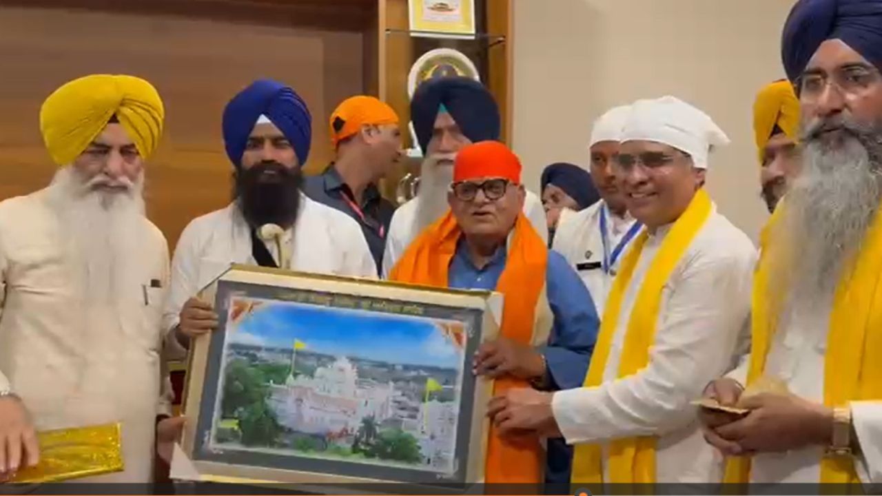 ਰਾਜਪਾਲ ਕਟਾਰੀਆ ਅਨੰਦਪੁਰ ਸਾਹਿਬ ਹੋਏ ਨਤਮਸਤਕ, ਜਥੇਦਾਰ ਗੜਗੱਜ ਨੇ ਗੰਭੀਰ ਮੁੱਦਿਆ ‘ਤੇ ਕੀਤੀ ਚਰਚਾ