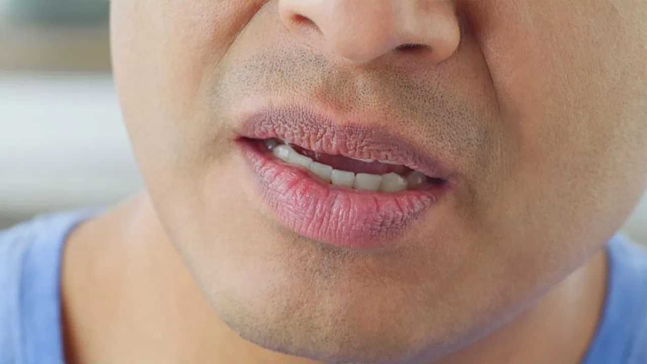 ਰਾਤ ਨੂੰ ਸੁੱਕਦਾ ਹੈ ਮੂੰਹ? ਇਨ੍ਹਾਂ 6 ਬਿਮਾਰੀਆਂ ਦਾ ਹੋ ਸਕਦਾ ਹੈ ਸੰਕੇਤ ਰਾਤ ਨੂੰ ਸੁੱਕਦਾ ਹੈ ਮੂੰਹ? ਇਨ੍ਹਾਂ 6 ਬਿਮਾਰੀਆਂ ਦਾ ਹੋ ਸਕਦਾ ਹੈ ਸੰਕੇਤ