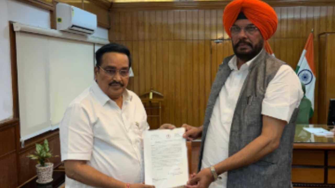 ਰਾਵੀ ਦਰਿਆ ਦੇ ਹੜ੍ਹ ਨਾਲ ਨਜਿੱਠਣ ਲਈ ਮੰਤਰੀ ਧਾਲੀਵਾਲ ਨੇ ਕੇਂਦਰ ਤੋਂ ਮੰਗਿਆ ਫੰਡ, ਬਾਰਡਰ ਸੁਰੱਖਿਆ ਦਾ ਵੀ ਦਿੱਤਾ ਹਵਾਲਾ ਰਾਵੀ ਦਰਿਆ ਦੇ ਹੜ੍ਹ ਨਾਲ ਨਜਿੱਠਣ ਲਈ ਮੰਤਰੀ ਧਾਲੀਵਾਲ ਨੇ ਕੇਂਦਰ ਤੋਂ ਮੰਗਿਆ ਫੰਡ, ਬਾਰਡਰ ਸੁਰੱਖਿਆ ਦਾ ਵੀ ਦਿੱਤਾ ਹਵਾਲਾ