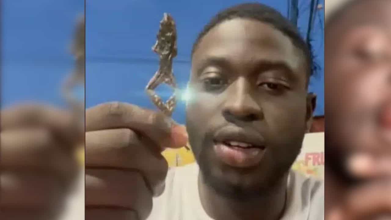 OMG: ਭੁੰਨੇ ਹੋਏ ਡੱਡੂ ਨੂੰ ਖਾਣ ਤੋਂ ਬਾਅਦ ਯੂਟਿਊਬਰ ਦਾ ਹੋਇਆ ਅਜਿਹਾ ਹਾਲ, ਦੇਖ ਕੇ ਦੰਗ ਰਹਿ ਗਏ ਲੋਕ! OMG: ਭੁੰਨੇ ਹੋਏ ਡੱਡੂ ਨੂੰ ਖਾਣ ਤੋਂ ਬਾਅਦ ਯੂਟਿਊਬਰ ਦਾ ਹੋਇਆ ਅਜਿਹਾ ਹਾਲ, ਦੇਖ ਕੇ ਦੰਗ ਰਹਿ ਗਏ ਲੋਕ!