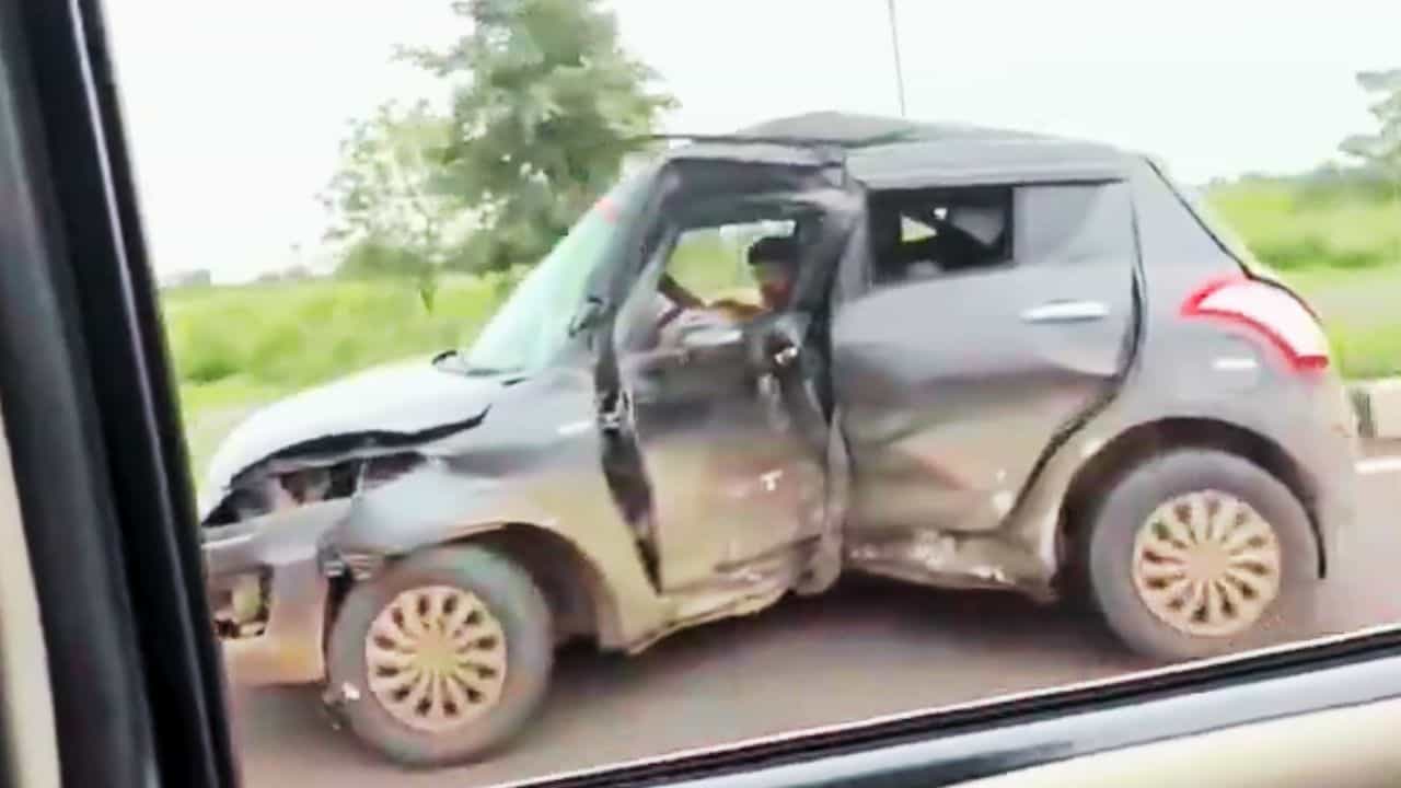 Viral: ਕੰਡਮ ਕਾਰ ਚਲਾਉਂਦਾ ਦਿਖਿਆ ਸ਼ਖਸ, ਲੋਕ ਬੋਲੇ- Real Life GTA ਖੇਡ ਰਿਹਾ ਹੈ! Viral: ਕੰਡਮ ਕਾਰ ਚਲਾਉਂਦਾ ਦਿਖਿਆ ਸ਼ਖਸ, ਲੋਕ ਬੋਲੇ- Real Life GTA ਖੇਡ ਰਿਹਾ ਹੈ!