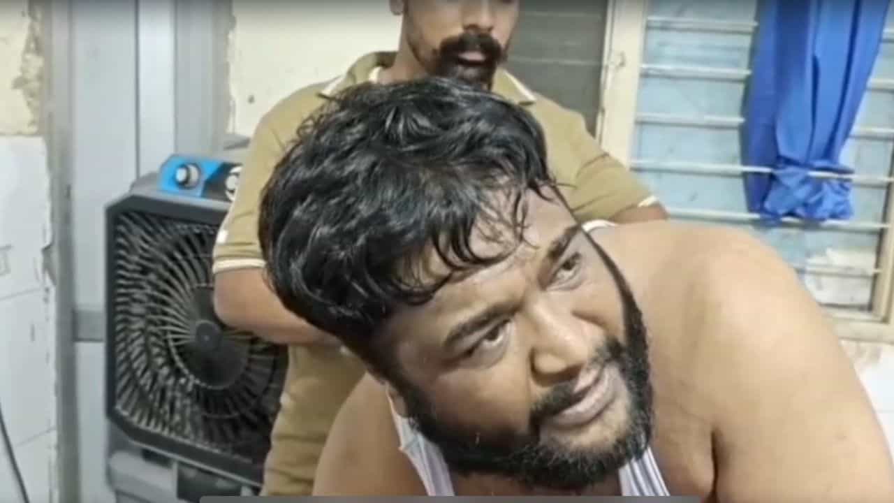 ਲੁਧਿਆਣਾ: ਭਾਜਪਾ ਆਗੂ ਨਮਨ ਬਾਂਸਲ ਤੇ ਦਾਤਰ ਨਾਲ ਹਮਲਾ, ਸਵੈ-ਰੱਖਿਆ ਲਈ ਚਲਾਈ ਮੁਲਜ਼ਮ ਦੀ ਬੰਦੂਕ ਤੋਂ ਗੋਲੀ ਲੁਧਿਆਣਾ: ਭਾਜਪਾ ਆਗੂ ਨਮਨ ਬਾਂਸਲ ਤੇ ਦਾਤਰ ਨਾਲ ਹਮਲਾ, ਸਵੈ-ਰੱਖਿਆ ਲਈ ਚਲਾਈ ਮੁਲਜ਼ਮ ਦੀ ਬੰਦੂਕ ਤੋਂ ਗੋਲੀ