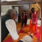 Viral Dance: ਚਾਚੇ ਨੇ ਇੰਝ ਮਿਲਾਈ ਡਾਂਸਰ ਦੀ ਤਾਲ ਨਾਲ ਤਾਲ, ਲੋਕ ਬੋਲੇ- ‘ਉਮਰ 55 ਦੀ ਦਿਲ ਬਚਪਨ ਦਾ’ Viral Dance: ਚਾਚੇ ਨੇ ਇੰਝ ਮਿਲਾਈ ਡਾਂਸਰ ਦੀ ਤਾਲ ਨਾਲ ਤਾਲ, ਲੋਕ ਬੋਲੇ- ‘ਉਮਰ 55 ਦੀ ਦਿਲ ਬਚਪਨ ਦਾ’