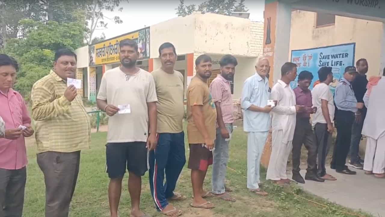 ਜ਼ਿਮਨੀ ਚੋਣ: ਸਰਪੰਚਾਂ-ਪੰਚਾਂ ਦੀ ਚੋਣ ਲਈ ਵੋਟਿੰਗ ਜਾਰੀ, ਅੱਜ ਹੀ ਆਉਣਗੇ ਨਤੀਜ਼ੇ ਜ਼ਿਮਨੀ ਚੋਣ: ਸਰਪੰਚਾਂ-ਪੰਚਾਂ ਦੀ ਚੋਣ ਲਈ ਵੋਟਿੰਗ ਜਾਰੀ, ਅੱਜ ਹੀ ਆਉਣਗੇ ਨਤੀਜ਼ੇ