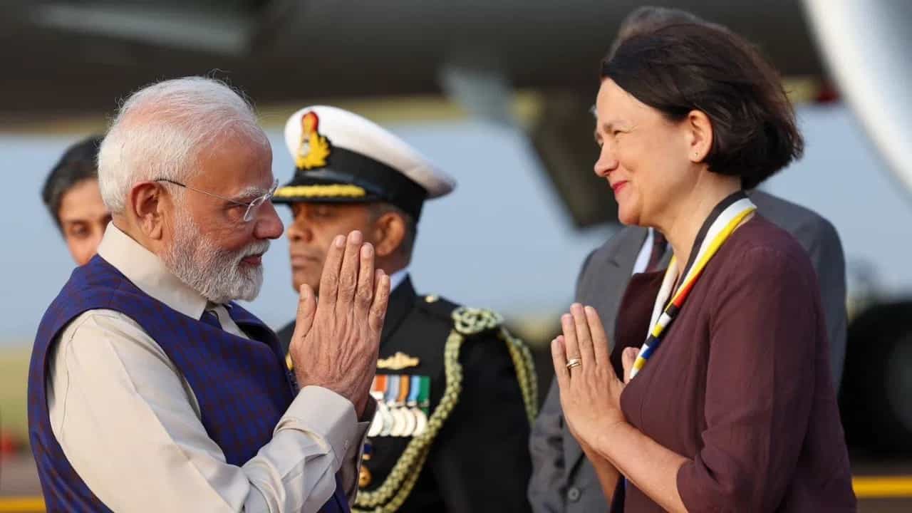 ਲੰਡਨ ਪਹੁੰਚ ਗਿਆ ਹਾਂ... PM ਮੋਦੀ ਪਹੁੰਚੇ ਯੂਕੇ, ਕੀਤਾ ਗਿਆ ਨਿੱਘਾ ਸਵਾਗਤ, ਜਾਣੋ ਦੌਰਾ ਕਿਉਂ ਹੈ ਮਹੱਤਵਪੂਰਨ ਲੰਡਨ ਪਹੁੰਚ ਗਿਆ ਹਾਂ... PM ਮੋਦੀ ਪਹੁੰਚੇ ਯੂਕੇ, ਕੀਤਾ ਗਿਆ ਨਿੱਘਾ ਸਵਾਗਤ, ਜਾਣੋ ਦੌਰਾ ਕਿਉਂ ਹੈ ਮਹੱਤਵਪੂਰਨ