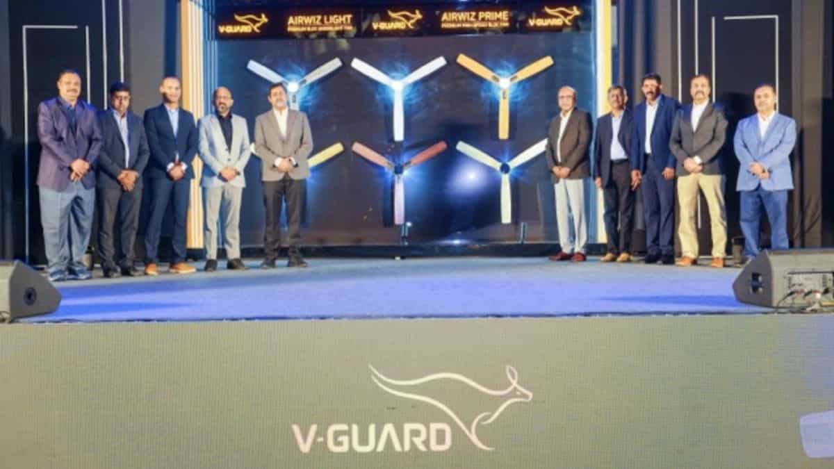 ਸਟਾਈਲਿਸ਼ ਲੁੱਕ ਨਾਲ ਲਾਂਚ ਹੋਏ V-Guard ਦੇ ਨਵੇਂ ਪੱਖੇ, ਬਿਜਲੀ ਬਚਾਉਣ ਵਿੱਚ ਵੀ ਮਾਹਰ ਸਟਾਈਲਿਸ਼ ਲੁੱਕ ਨਾਲ ਲਾਂਚ ਹੋਏ V-Guard ਦੇ ਨਵੇਂ ਪੱਖੇ, ਬਿਜਲੀ ਬਚਾਉਣ ਵਿੱਚ ਵੀ ਮਾਹਰ