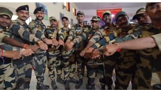 Raksha Bandhan ਦੀਆਂ ਰੌਣਕਾਂ, ਔਰਤਾਂ ਤੇ ਬੱਚਿਆਂ ਨੇ ਪੁਲਿਸ ਤੇ BSF ਜਵਾਨਾਂ ਦੇ ਬੰਨ੍ਹੀ ਰੱਖੜੀ