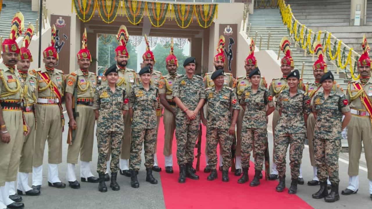 ਆਜ਼ਾਦੀ ਦੇ ਜਸ਼ਨ ਚ ਡੁੱਬਿਆ ਅਟਾਰੀ ਬਾਰਡਰ, ਸਰਹੱਦ ਦੇ ਲਹਿਰਾਇਆ ਤਿਰੰਗਾ, ਆਪ੍ਰੇਸ਼ਨ ਸਿੰਦੂਰ ਦੀ ਯਾਦ ਕੀਤੀ ਤਾਜ਼ਾ