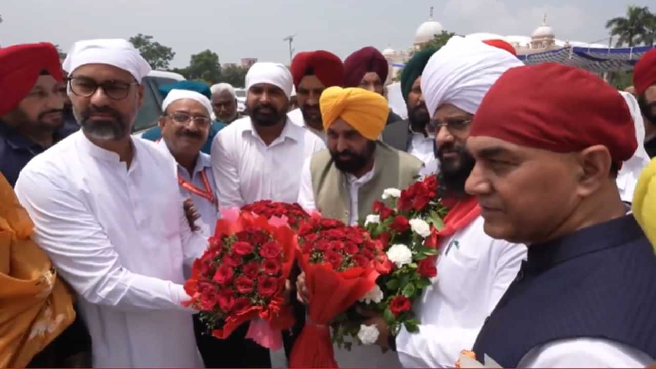 70 ਸਾਲਾਂ ਤੋਂ ਵਿਗੜੀ ਪ੍ਰਣਾਲੀ ਨੂੰ ਸੁਧਾਰਨ ਚ ਕੁਝ ਸਮਾਂ ਲੱਗੇਗਾ, ਡੇਰਾ ਬੱਲਾਂ ਚ ਬੋਲੇ CM ਮਾਨ 70 ਸਾਲਾਂ ਤੋਂ ਵਿਗੜੀ ਪ੍ਰਣਾਲੀ ਨੂੰ ਸੁਧਾਰਨ ਚ ਕੁਝ ਸਮਾਂ ਲੱਗੇਗਾ, ਡੇਰਾ ਬੱਲਾਂ ਚ ਬੋਲੇ CM ਮਾਨ