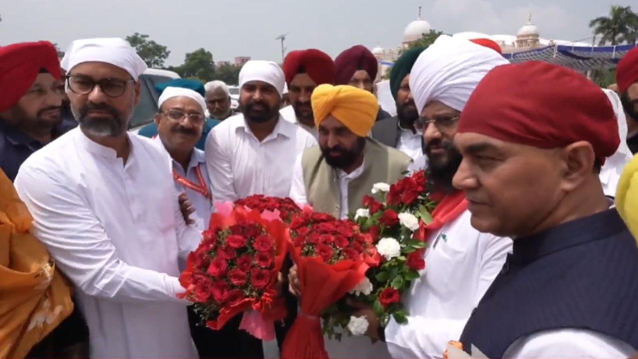 70 ਸਾਲਾਂ ਤੋਂ ਵਿਗੜੀ ਪ੍ਰਣਾਲੀ ਨੂੰ ਸੁਧਾਰਨ 'ਚ ਕੁਝ ਸਮਾਂ ਲੱਗੇਗਾ, ਡੇਰਾ ਬੱਲਾਂ 'ਚ ਬੋਲੇ CM ਮਾਨ