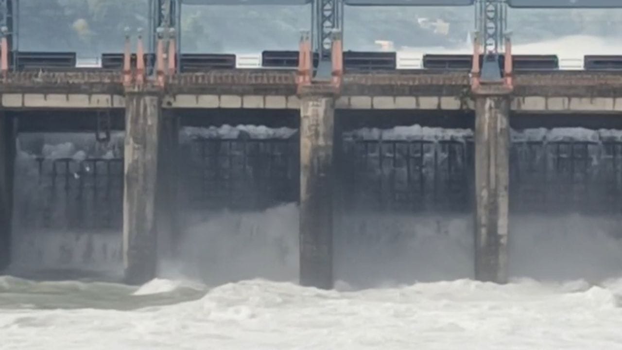 ਪੰਜਾਬ ਵਿੱਚ ਫਿਰ ਵਧਿਆ ਹੜ੍ਹ ਦਾ ਖ਼ਤਰਾ, ਪਾਣੀ ਰੋਕਣ ਲਈ ਰਣਜੀਤ ਸਾਗਰ, ਪੋਂਗ ਤੇ ਭਾਖੜਾ ਡੈਮਾਂ ਨੂੰ ਕੀਤਾ ਜਾ ਰਿਹਾ ਖਾਲੀ