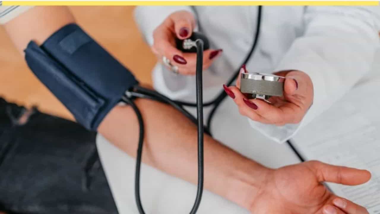 ਬਲੱਡ ਪ੍ਰੈਸ਼ਰ ਦੀ ਜਾਂਚ ਕਰਾਉਂਦੇ ਸਮੇਂ ਕਿਹੜੀਆਂ ਗੱਲਾਂ ਦਾ ਧਿਆਨ ਰੱਖਣਾ ਚਾਹੀਦਾ ਹੈ, ਆਮ ਪੱਧਰ ਕੀ ਹੋਣਾ ਚਾਹੀਦਾ ਹੈ? ਬਲੱਡ ਪ੍ਰੈਸ਼ਰ ਦੀ ਜਾਂਚ ਕਰਾਉਂਦੇ ਸਮੇਂ ਕਿਹੜੀਆਂ ਗੱਲਾਂ ਦਾ ਧਿਆਨ ਰੱਖਣਾ ਚਾਹੀਦਾ ਹੈ, ਆਮ ਪੱਧਰ ਕੀ ਹੋਣਾ ਚਾਹੀਦਾ ਹੈ?