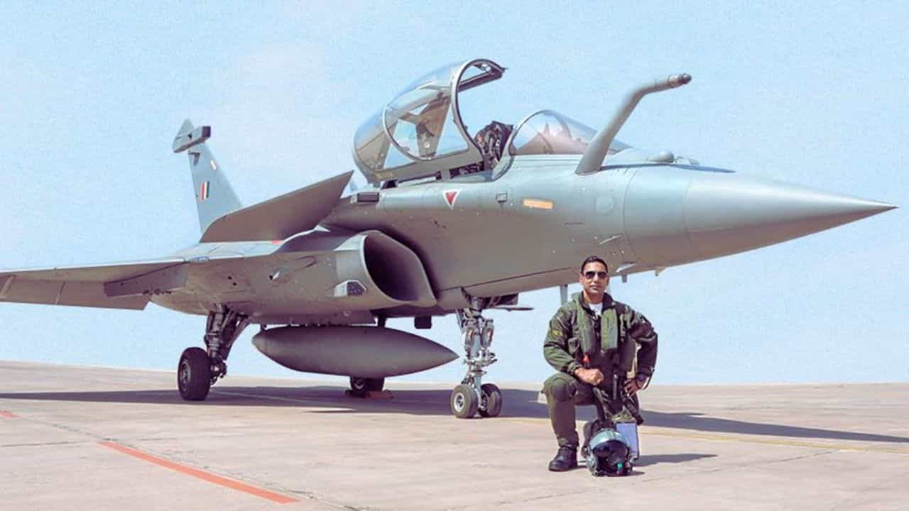 ਆਪ੍ਰੇਸ਼ਨ ਸਿੰਦੂਰ ਦੇ ਹੀਰੋ ਗਰੁੱਪ ਕੈਪਟਨ ਰਣਜੀਤ ਸਿੱਧੂ ਵੀਰ ਚੱਕਰ ਨਾਲ ਸਨਮਾਨਿਤ, ਜਾਣੋ ਪੂਰੀ ਕਹਾਣੀ