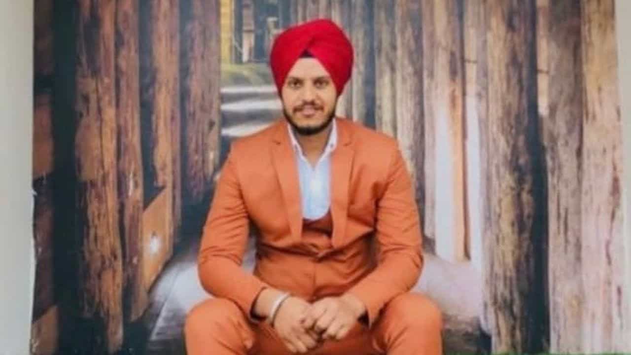 ਗੁਰਦਾਸਪੁਰ: ਜ਼ਮੀਨੀ ਵਿਵਾਦ ਦੀ ਰੰਜਿਸ਼ ਦੇ ਚੱਲਦਿਆਂ ਨੌਜਵਾਨ ਦਾ ਕਤਲ, ਝਗੜੇ ਦੀ VIDEO ਆਈ ਸਾਹਮਣੇ ਗੁਰਦਾਸਪੁਰ: ਜ਼ਮੀਨੀ ਵਿਵਾਦ ਦੀ ਰੰਜਿਸ਼ ਦੇ ਚੱਲਦਿਆਂ ਨੌਜਵਾਨ ਦਾ ਕਤਲ, ਝਗੜੇ ਦੀ VIDEO ਆਈ ਸਾਹਮਣੇ